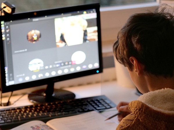 Comment brancher une webcam sur un ordinateur portable ?