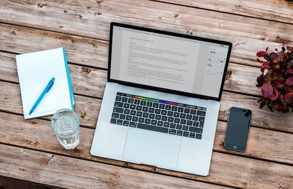 Pourquoi les lecteur commence par c ?